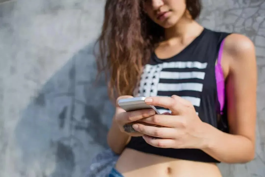 回国用Tinder，海外用探探