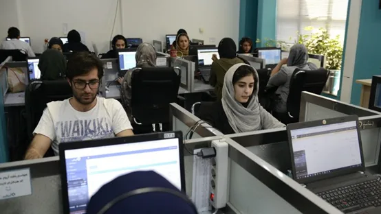 美国制裁，苹果下架，伊朗年轻人“解锁”创业“