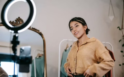 小杨哥们出海，外国人的钱好赚吗？