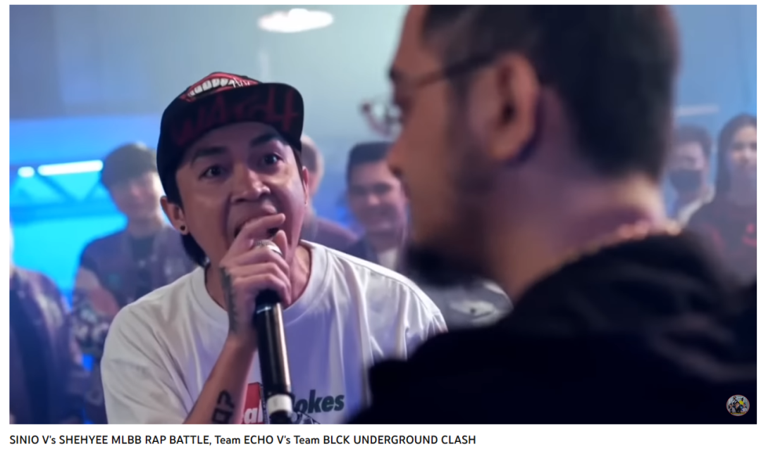 在柬埔寨因中国游戏欢呼的人们