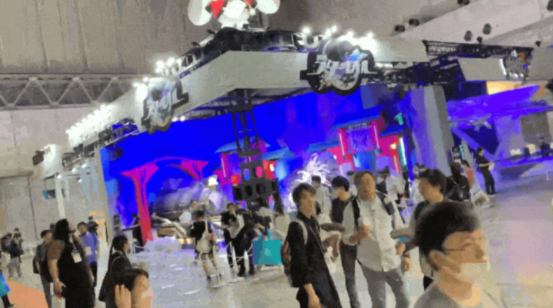 在东京千叶幕张展览馆，中国游戏人潮汹涌