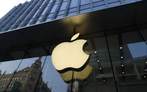 苹果300亿参数大模型首亮相，还买了家AI公司