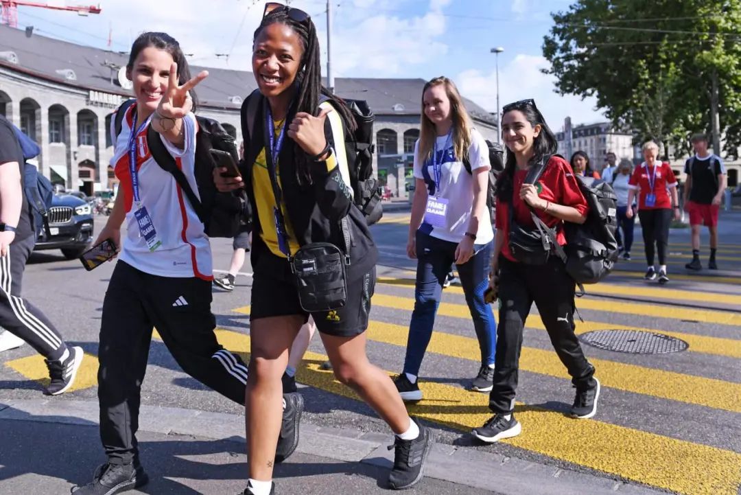 网络暴力、资源不平等，这群女孩在偏见中成长为FIFA电竞选手