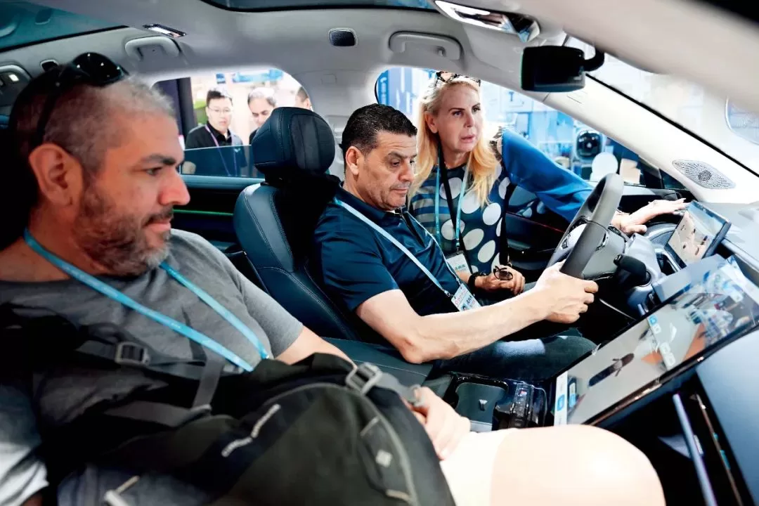 美国“关税难民”，涌进中国电商平台