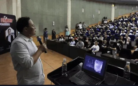 把人人网做倒闭的陈一舟，转身投出了美国第一家加密银行