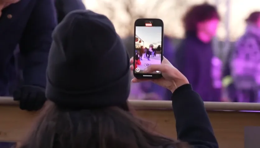 法国推进15岁以下未成年人社交媒体禁令